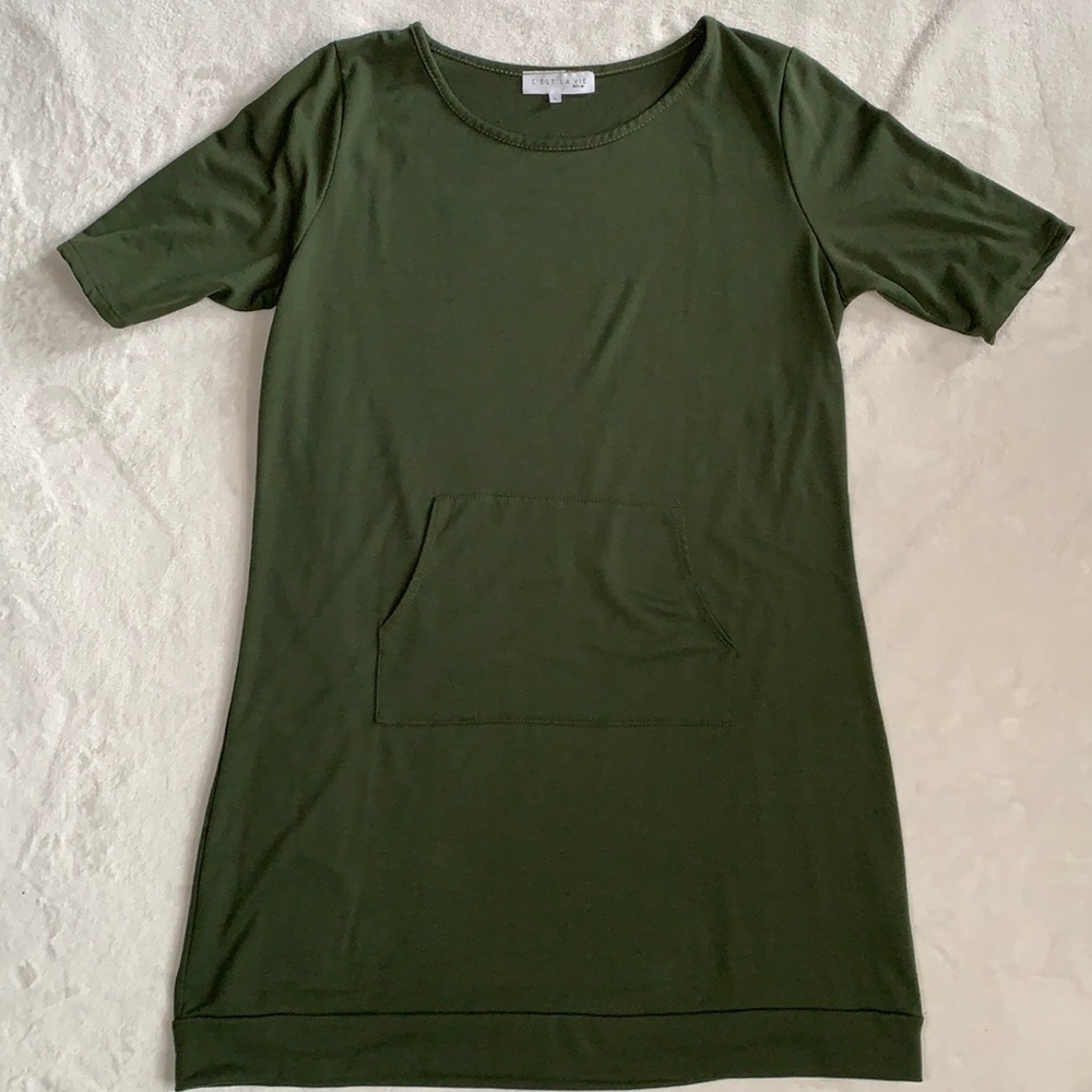 C’est La Vie green pocket dress. Size L